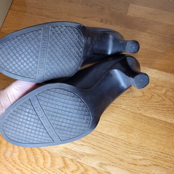 Naturalizer Black Leather Loafer Heels – Size 10W - Picture 3 of 5